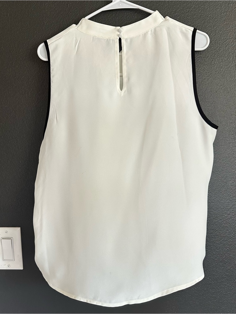 Vince Camuto Ivory Cowl Neck Sleeveless Blouse Size L NWT - Picture 8 of 8